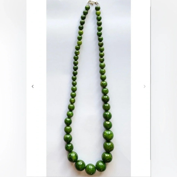 Bakelite 22” Vintage 71g Marbled Bright Spinach Green Graduated Bead Necklace - Picture 1 of 3